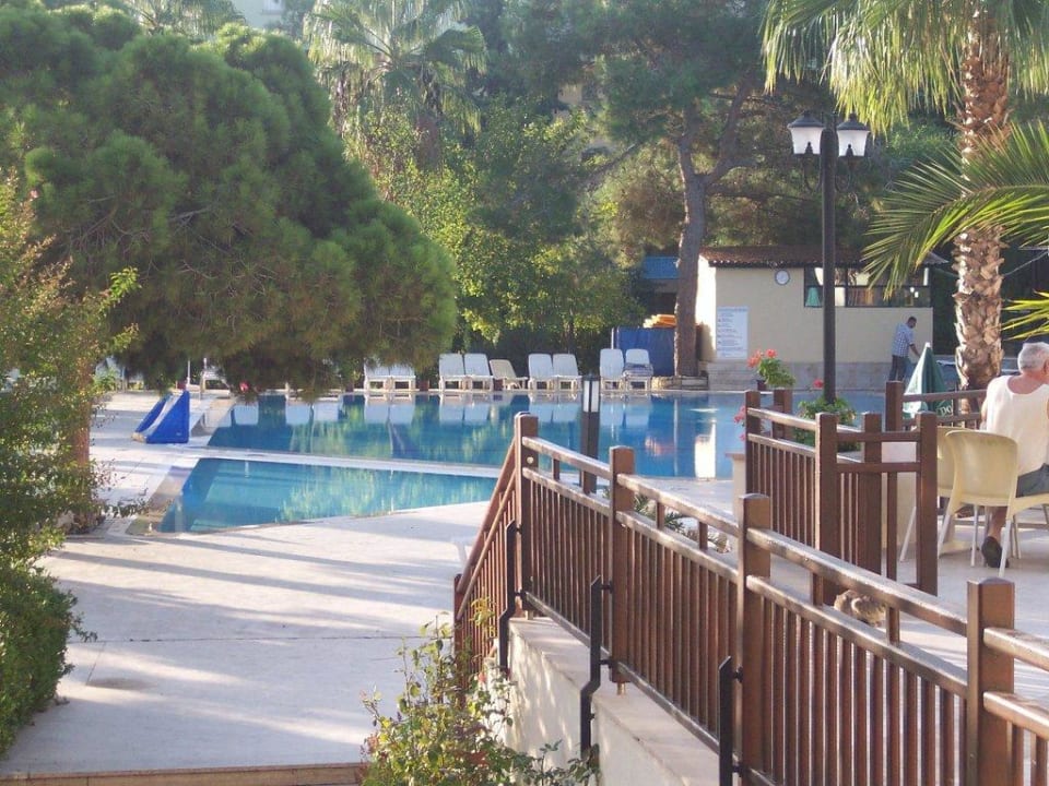 Blick vom Lobbydurchgang zum Pool Hotel Serra Park