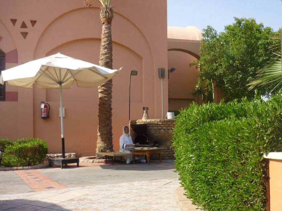Brotbackfrau  Jaz Makadi Oasis Resort
