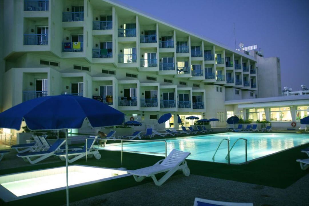 Nokturn hotelowy Hotel Kissos