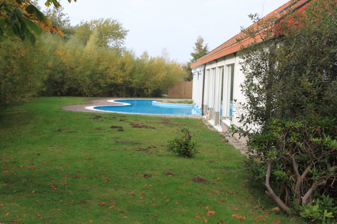 Der Pool von außen AEDENLIFE Hotel & Resort Rügen
