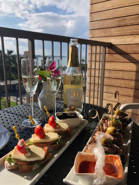 Gastro Acanthus Cennet Barut Collection