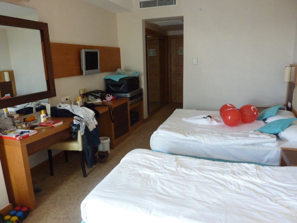 Standard DZ mit Zustellbett Saturn Palace Resort Hotel