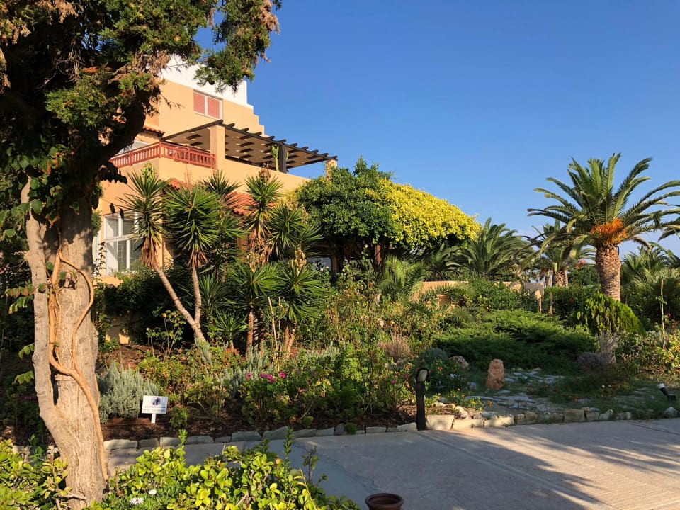 Gartenanlage Anissa Beach & Village