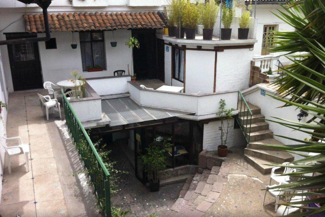 Innenhof L'Auberge Inn