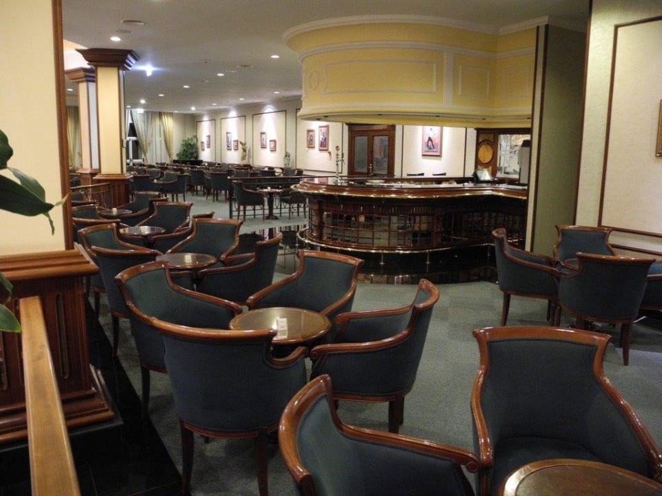 Gemütliche Sitzecken in der Bar Hotel Riu Madeira