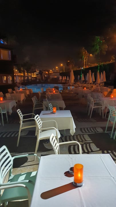 Pool Mary Hotel Side