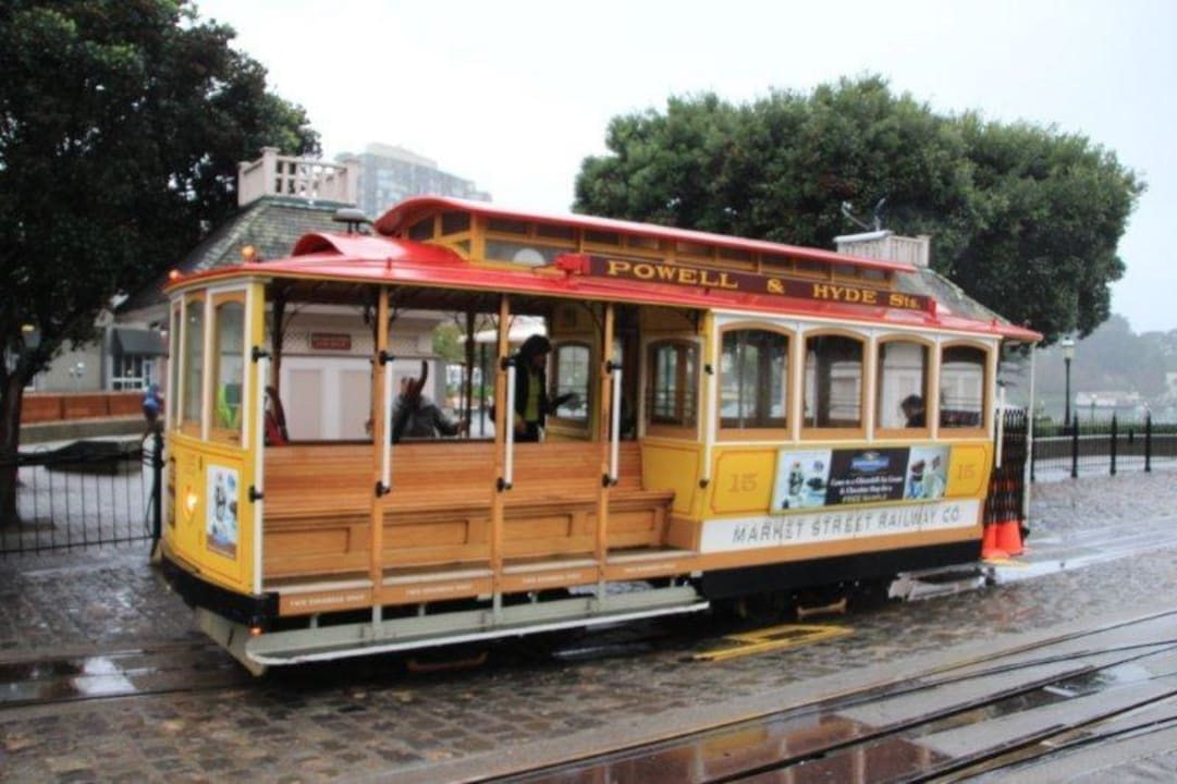 Blick auf die Cable Car Hotel Argonaut