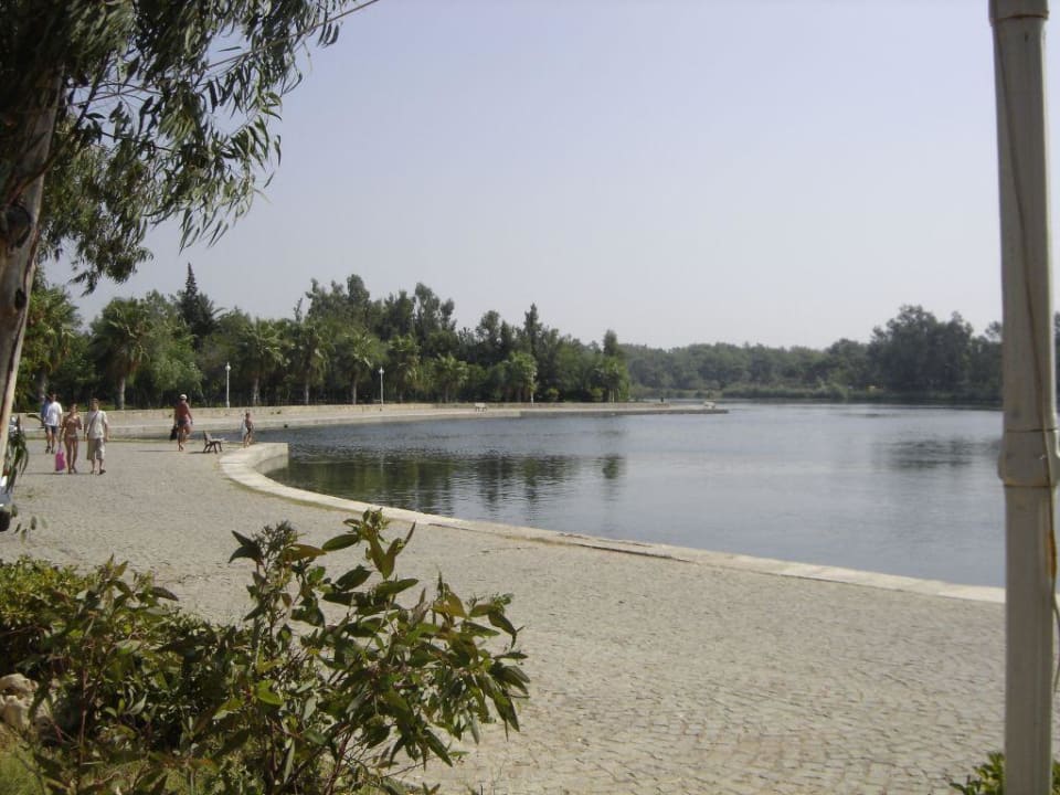 Der schöne See auf dem Weg zum Strand Asteria Collection Side