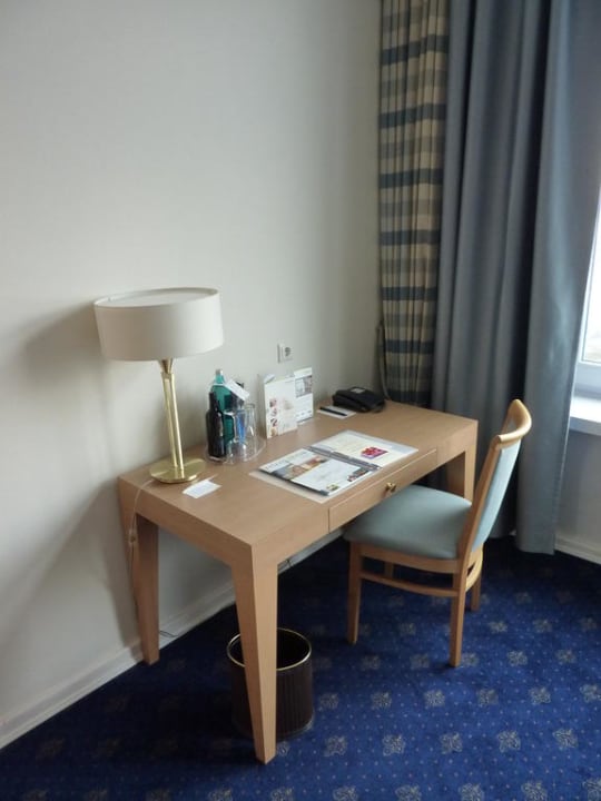 Schreibtisch Relexa Hotel Bellevue Hamburg