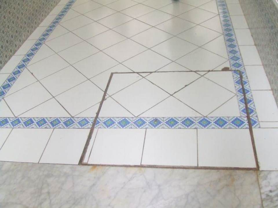 Gang - verdreckt Hotel Nesrine