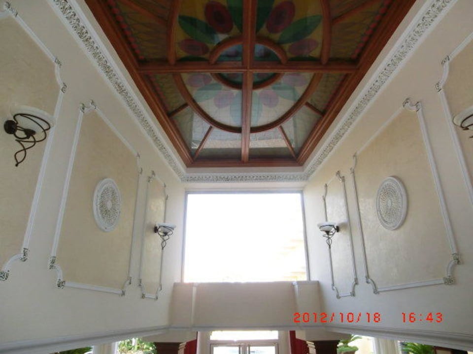 Schöne Deckenarbeit Grupotel Acapulco Playa - Adults Only