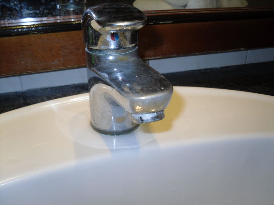 Kalk und Schmutz überall Sandy Beach Resort