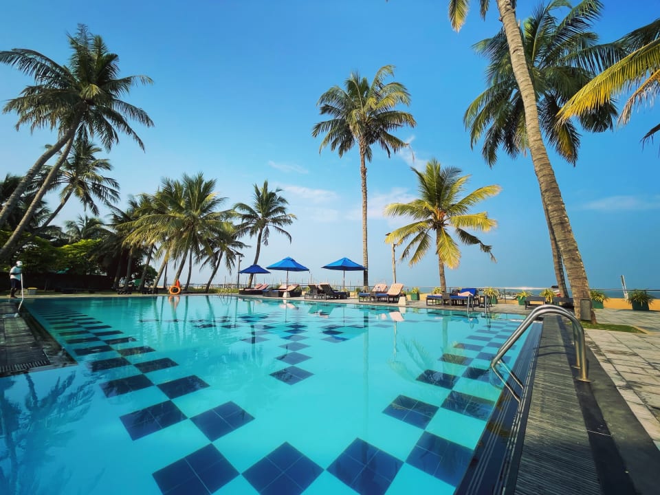 Pool Hotel Camelot Beach