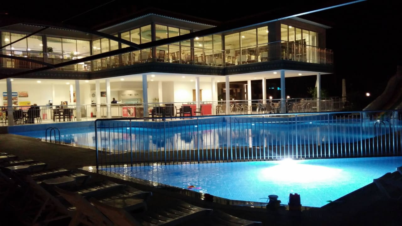Restaurant am Abend  Sun Club Hotel