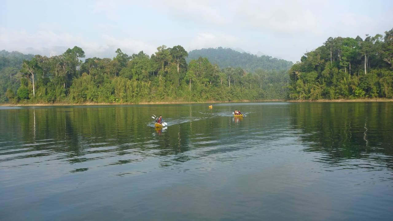 Kajak bei Morgenstimmung Elephant Hills Rainforest Camp