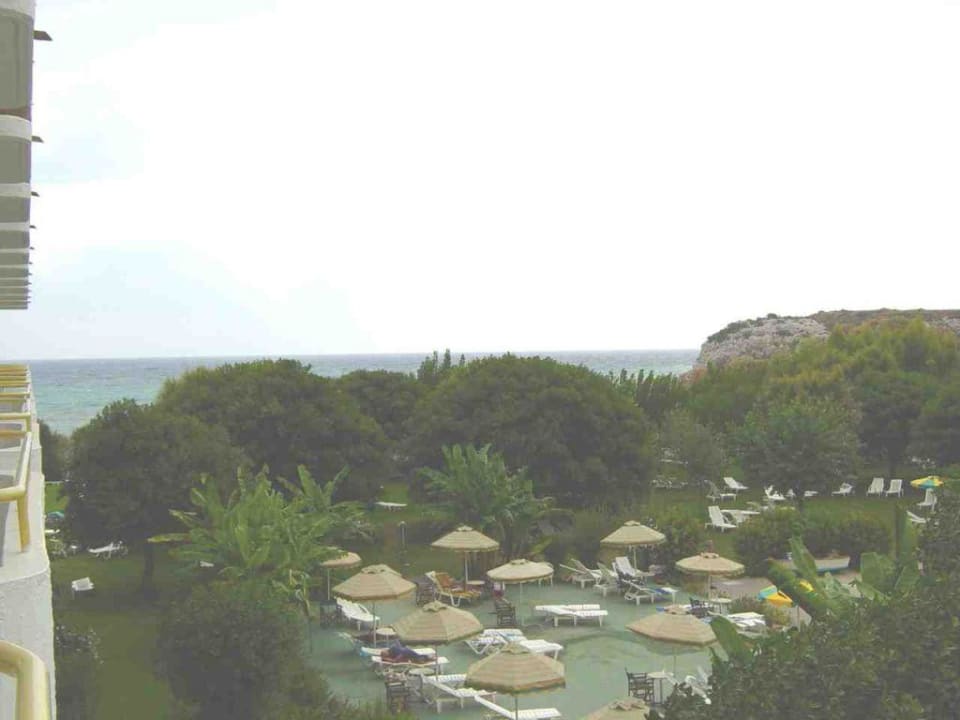 Gartenbereich mit Meerblick Irene Palace Beach Resort Club alltoura