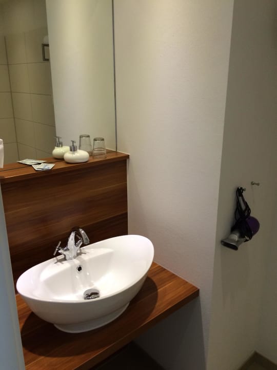 Waschbecken im Bad Unsere Stadtvilla Garni