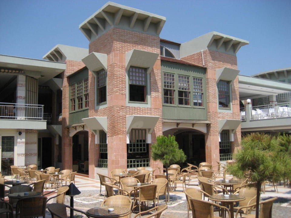 Mega Bar und Eingang zum Restaurant Megasaray Club Belek