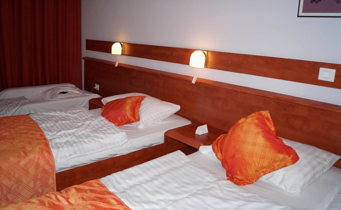 Raum / Zimmer / Schlafbereich (Innenansicht) Hotel Baska