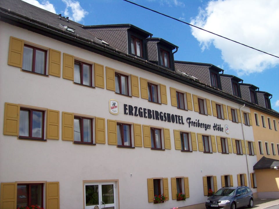 Seitenansicht - von der Straße Erzgebirgshotel Freiberger Höhe