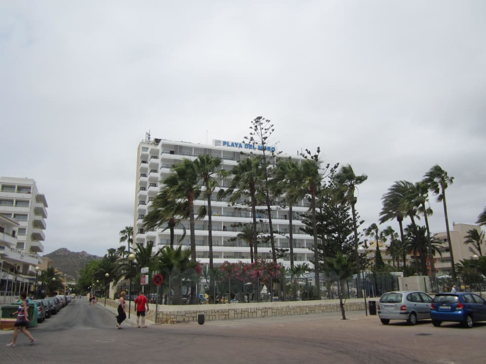 Blick von der Strandpromenade auf das Hotel CM Playa del Moro