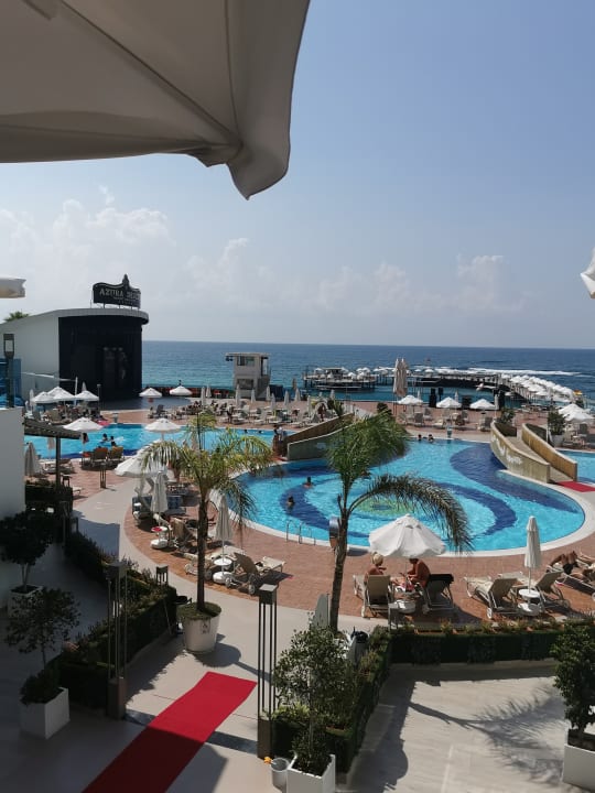 Ausblick Azura Deluxe Resort & Spa Hotel