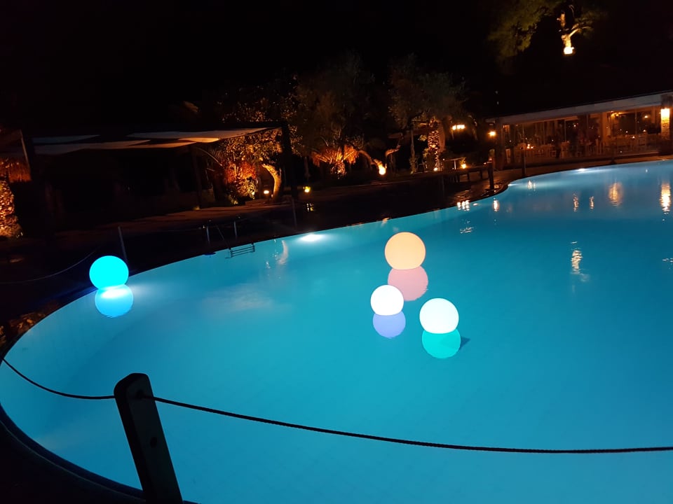 Pool bei Nacht  Anthemus Sea Beach Hotel & Spa