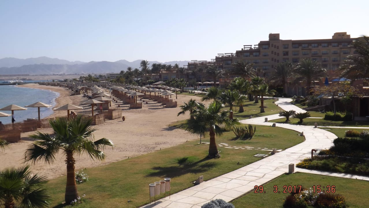 Blick auf Strand und Schwesternhotel Shams Prestige Abu Soma-Adults Only