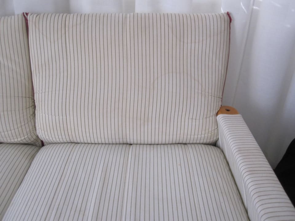 Fleckiges Sofa - hoffentlich nur Wasser Hotel Milano