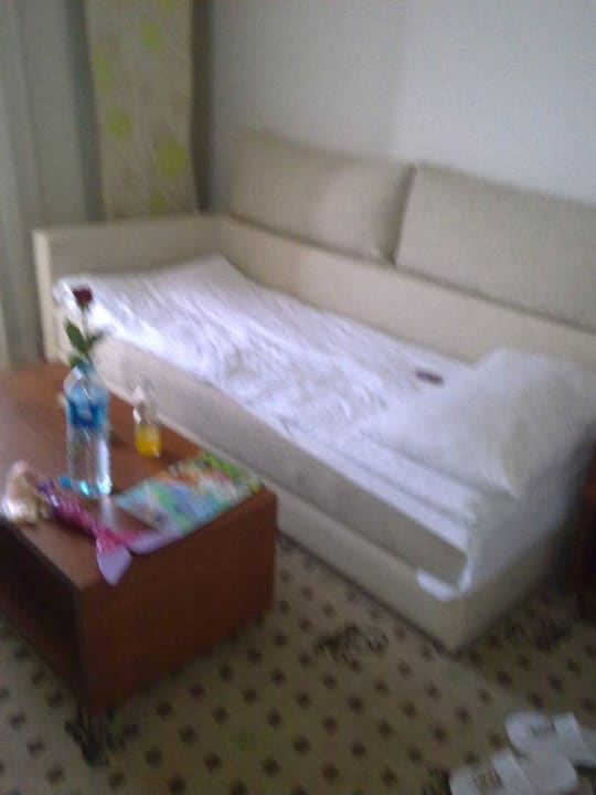 Sofabett  im Doppelzimmer Hotel Baia Lara