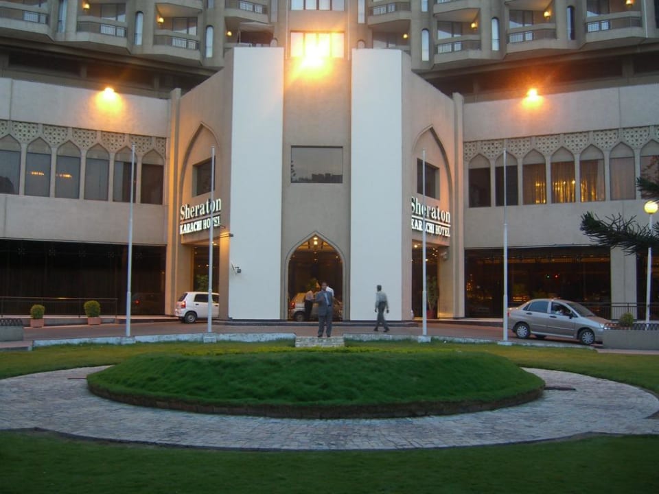 Eingang Mövenpick Hotel Karachi