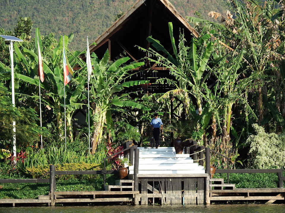 Bootssteg zum Hotel Amata Garden Resort
