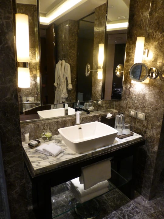 Executive Room Nr. 1252/Waschbecken Siam Kempinski Hotel Bangkok