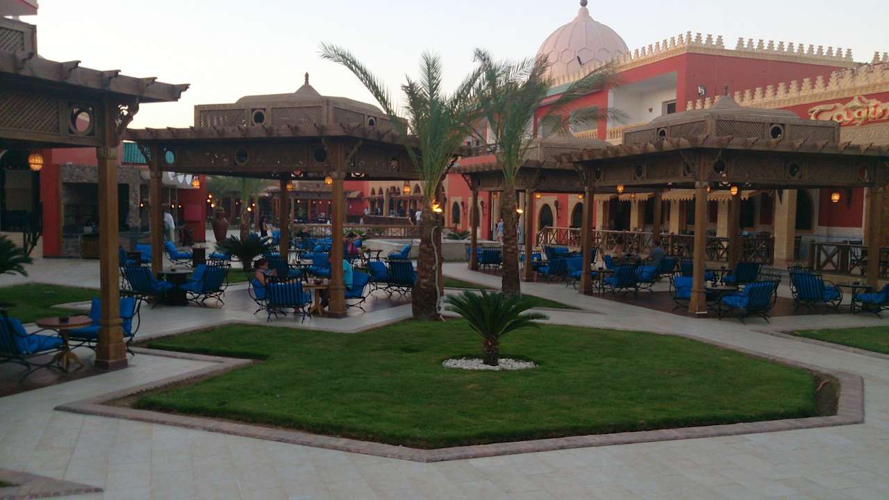 Eines von vielen schönen Plätzen im Hotel Pickalbatros Alf Leila Wa Leila Resort - Neverland Hurghada