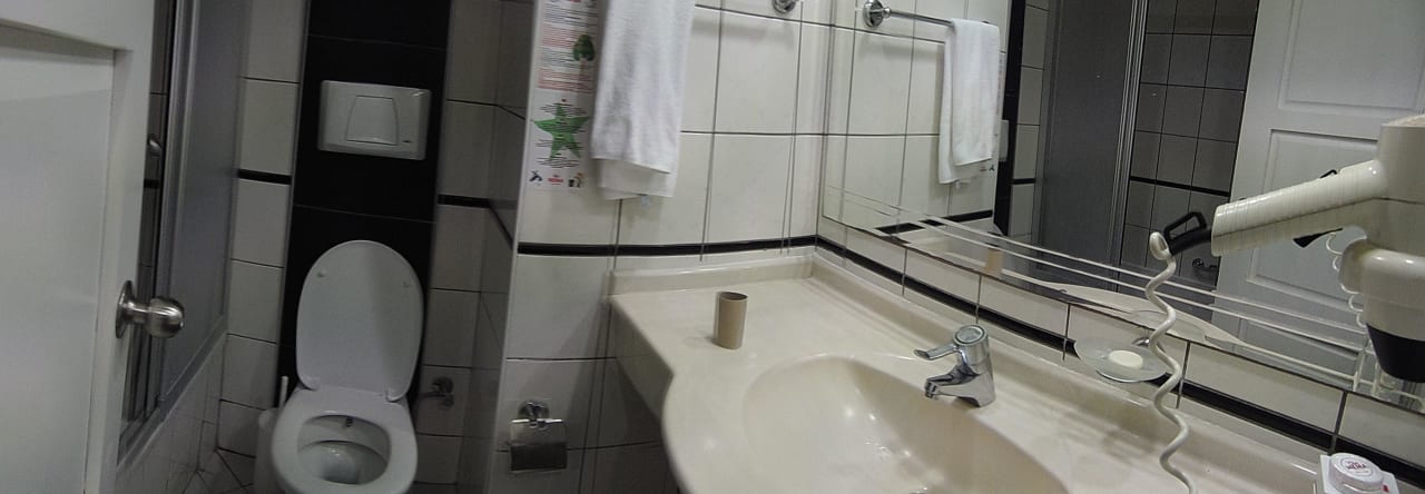 Bad - Doppelzimmer im Bungalow Hotel Club Nena