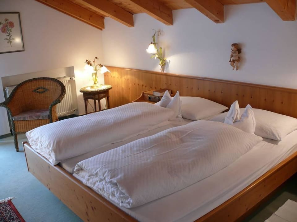 Das 14 m² große Schlafzimmer der Ferienwohnung Hotel Rupertus