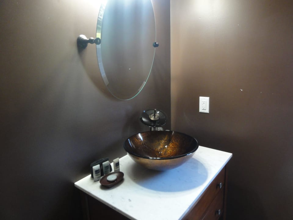 Bad mit modischem Waschbecken Hotel The Nonantum Resort