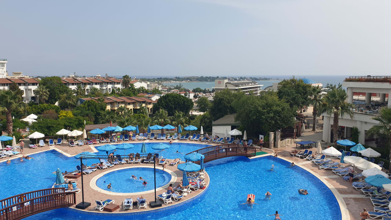 Pool Side Prenses Resort & Spa