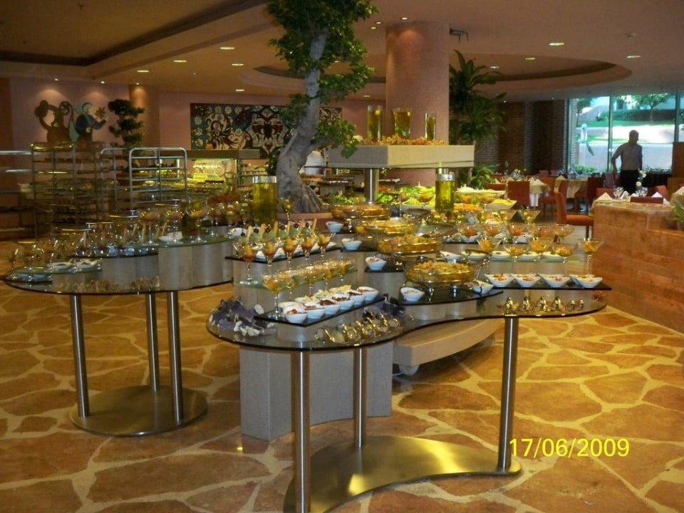 Buffet Gloria Verde Resort