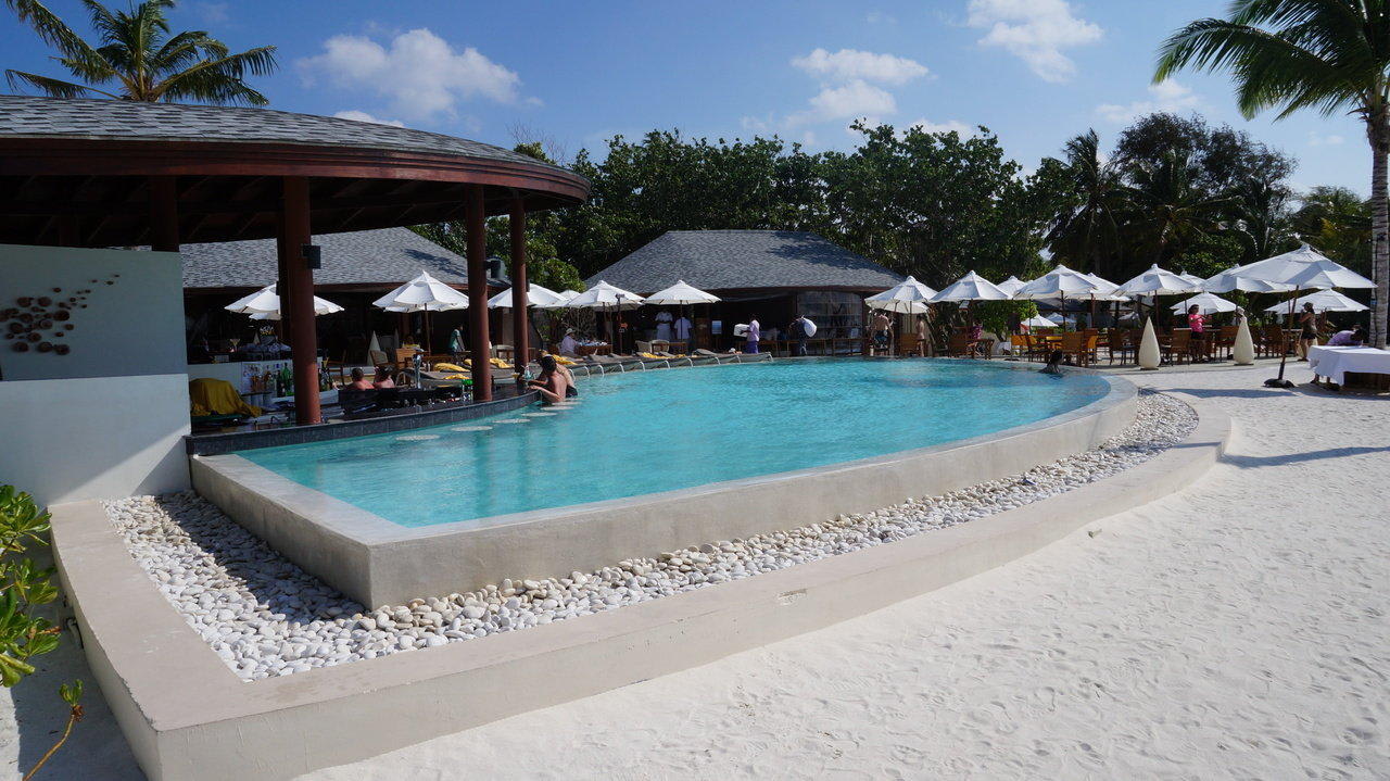 Pool Centara Ras Fushi Resort & Spa Maldives