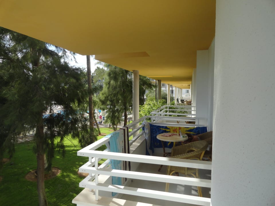 Blick Richtung Pool Protur Vista Badia Aparthotel