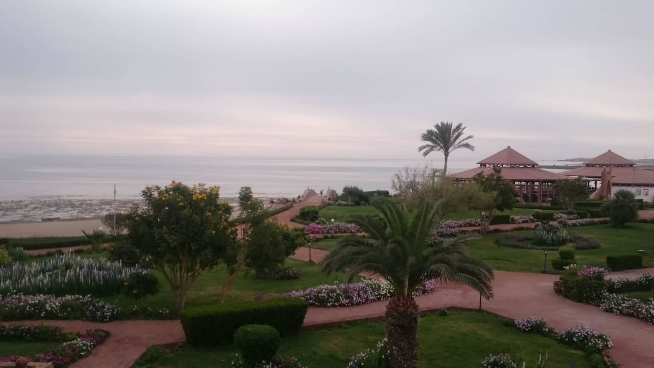 Blick auf Panoramabar Three Corners Equinox Beach Resort