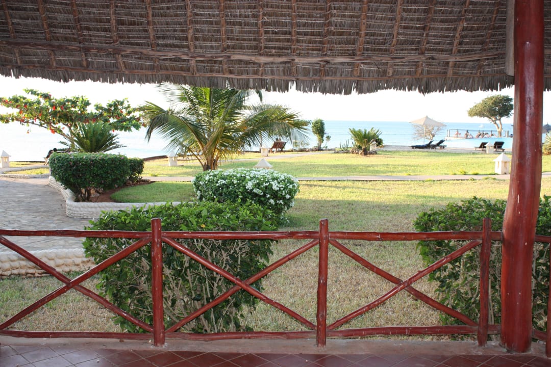 Vom Beachrestaurant aus gesehen Royal Zanzibar Beach Resort