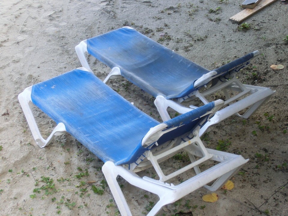 Liegen optisch sehr unansehnlich Hotel Coconut Beach Club