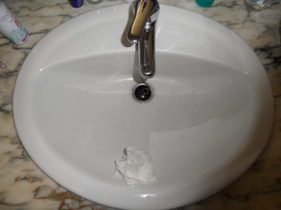 Alle Löcher verschließen hilft gegen den Gestank Bahia Principe Sunlight Costa Adeje