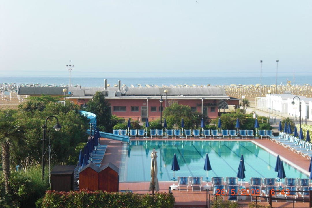 Schwimmerbecken und direkter Meerblick Lido Bibione