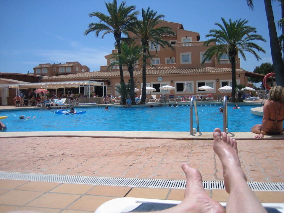 Blick auf den Pool Aparthotel Ciudad Laurel