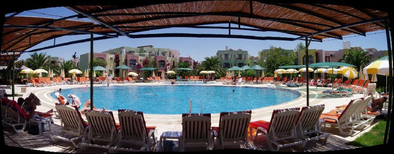 Keiner Pool VONRESORT Golden Beach