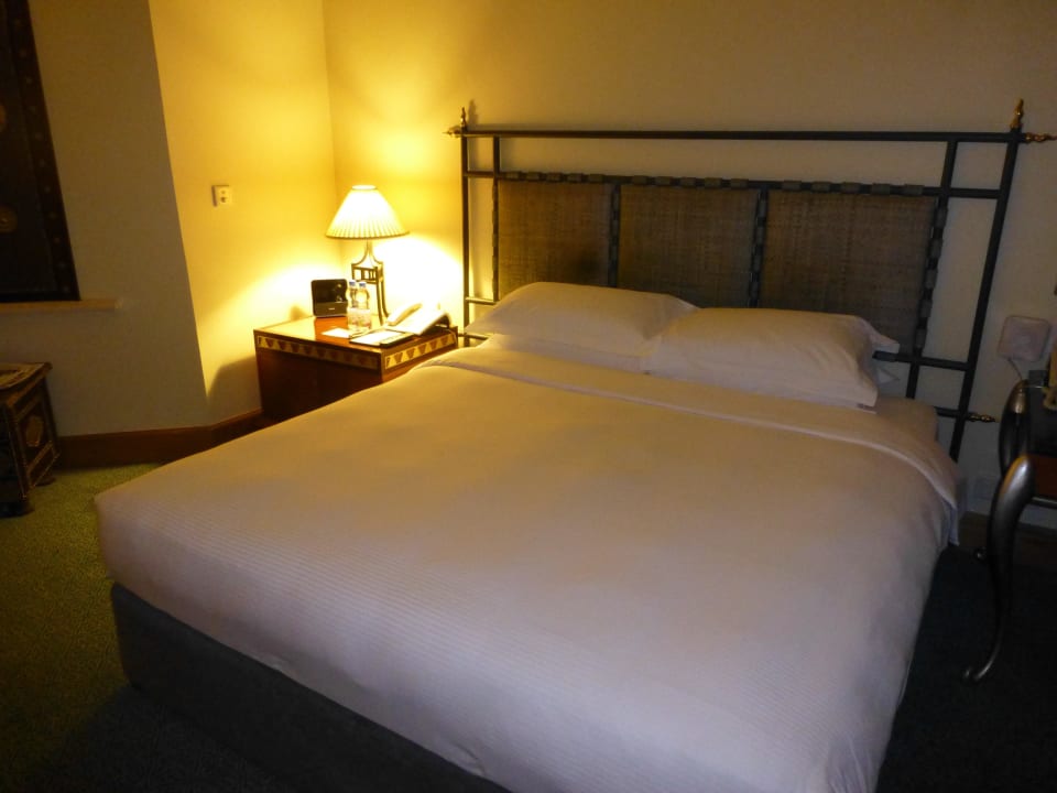 Blick zum Bett Grand Hyatt Muscat