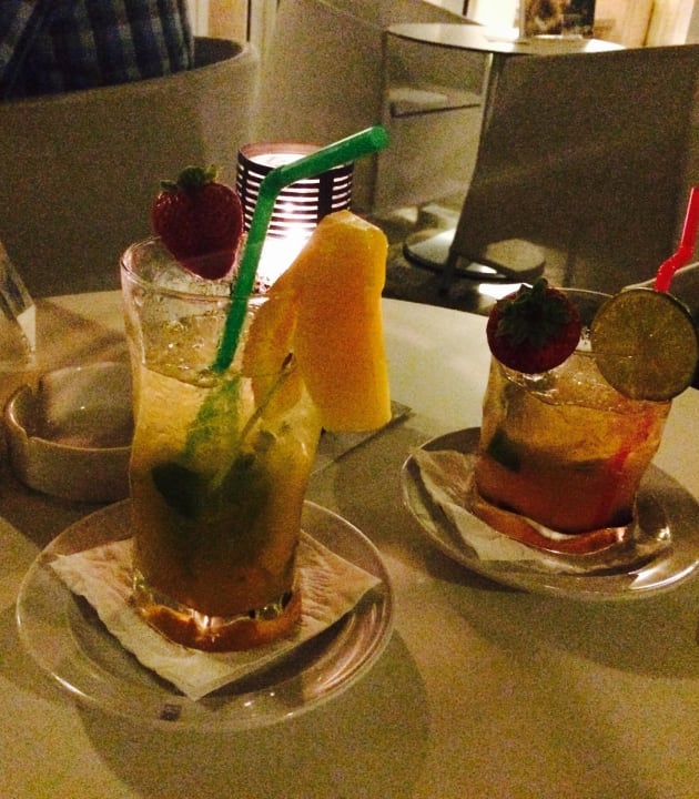 Cocktails am Abend auf der Terrasse Hipotels Mediterraneo